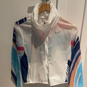 Nike women’s windbreaker